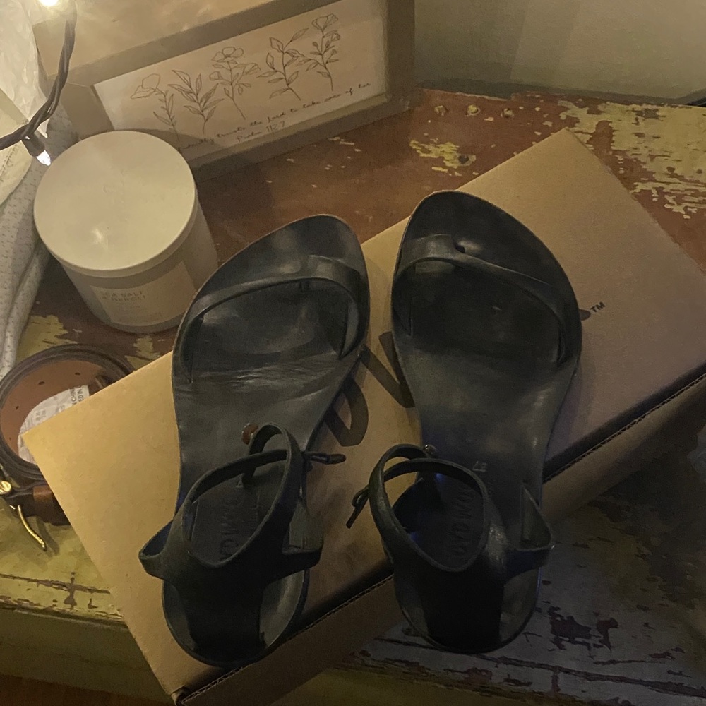 Cydwoq Naked Sandals size 37/7